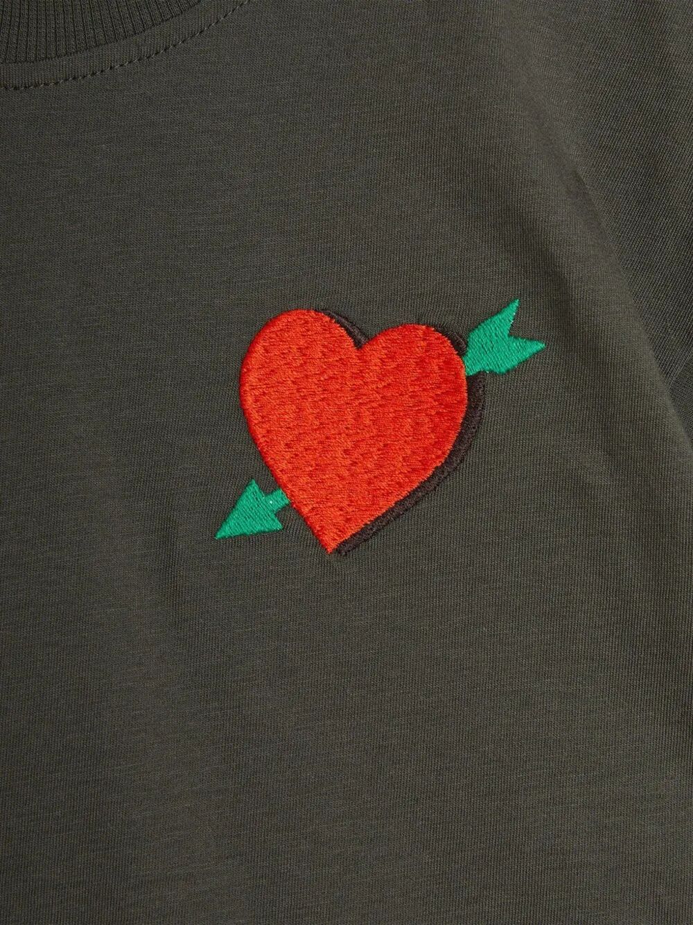 ARROWED HEART EMB SS TEE